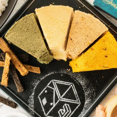 4 種類のシフォンケーキの盛り合わせ